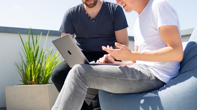 Conversational Marketing Guys Talking Over Laptop