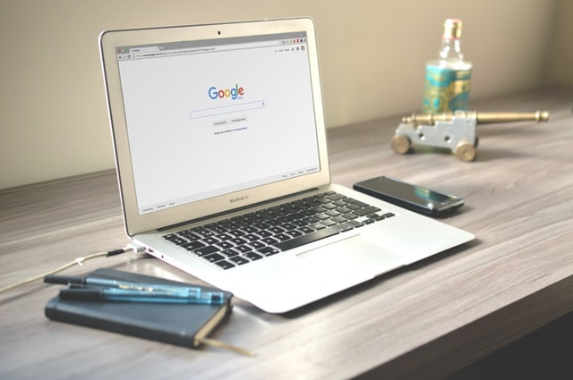 SEO di nicchia Google sul computer portatile