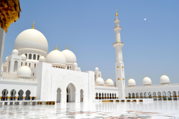 how to start a travel blog white mosque