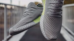 Mesh running shoes with green trim