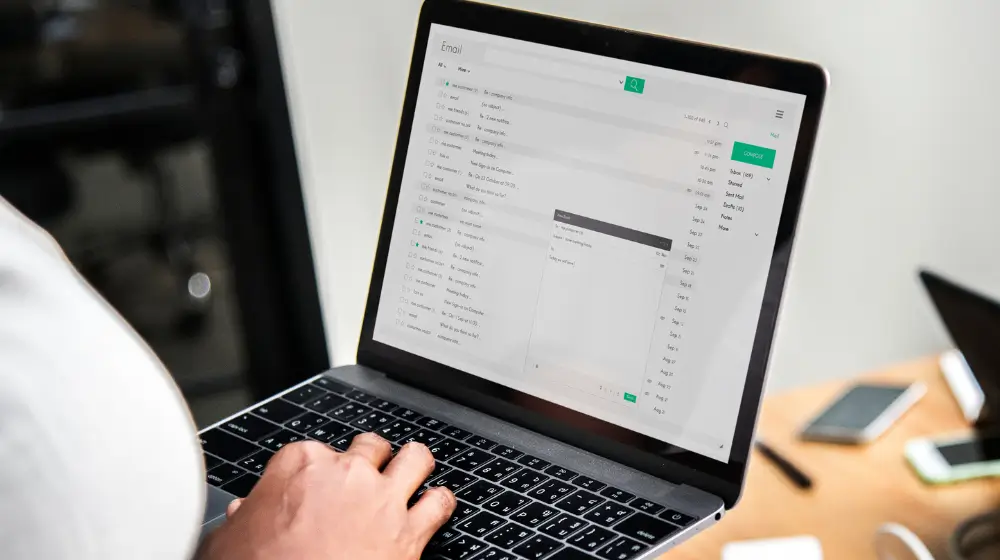 como fazer backup e-mail