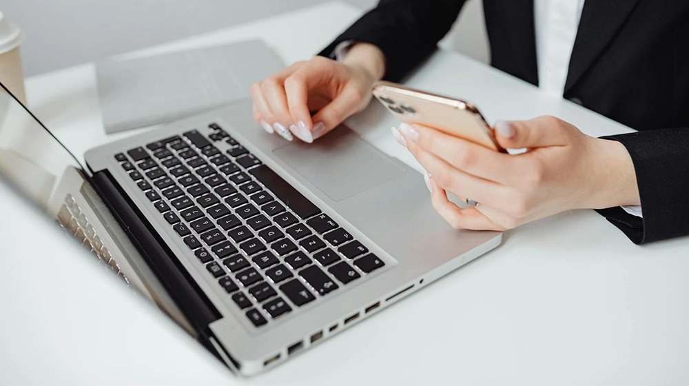 como-ter-um-domínio-de-email-e-site