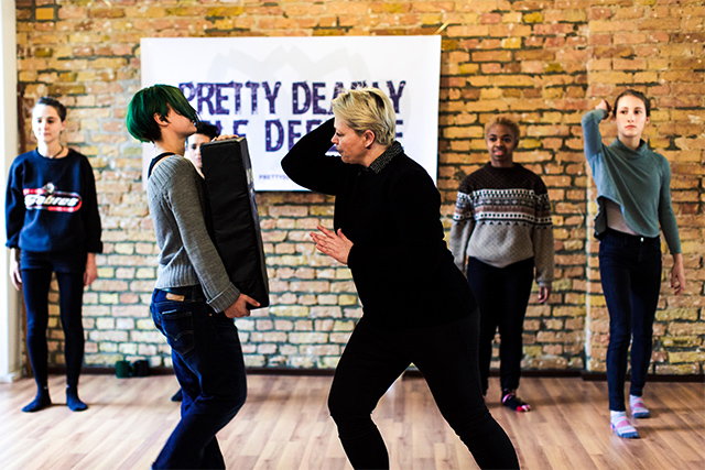 Pretty Deadly: Berliner Powerfrauen für Frauenpower Selbstverteidigung