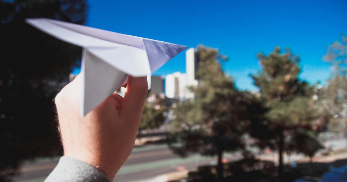 Titelmotiv: Abwesenheitsnotiz in Outlook erstellen: Schritt für Schritt erklärt