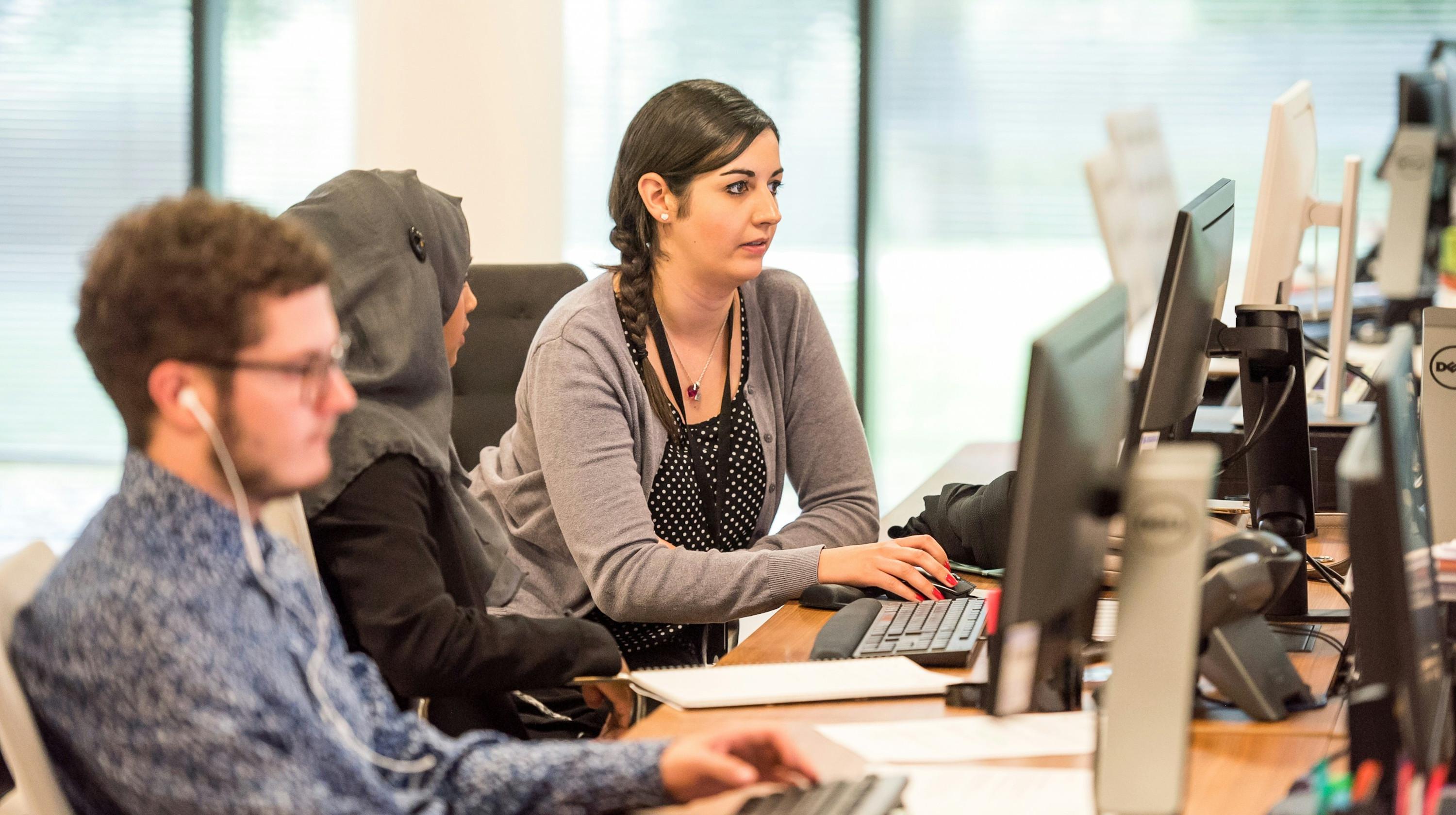 Titelmotiv Blogartikel zum Thema: AI-Prompts für besseren Kundensupport