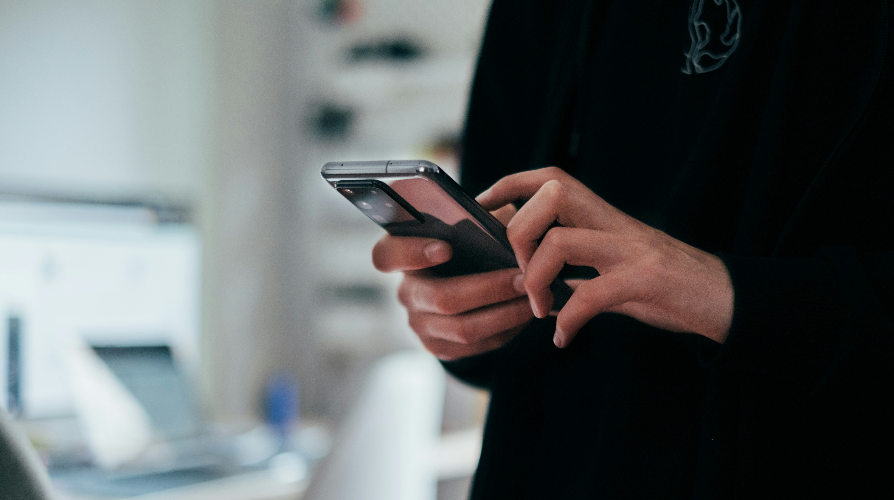 Titelmotiv des Blogartikels zum Thema: ShowinBio: Erstelle deinen Produktkatalog direkt von deinem Smartphone & verbinde dich mit Kunden über WhatsApp