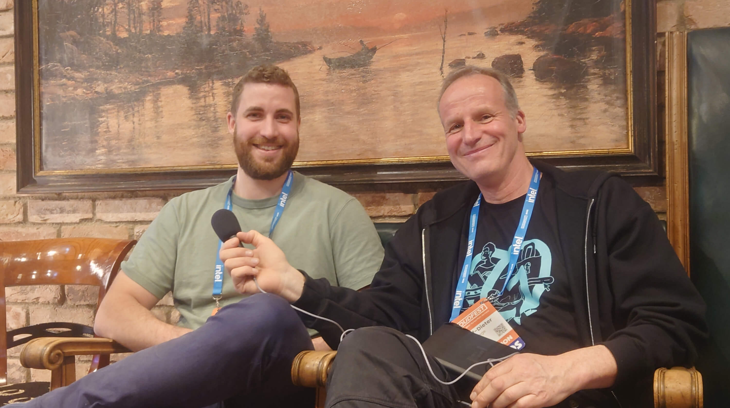 Titelmotiv des Blogartikels zum Thema: Peer-to-Peer RAG - Es gibt auch ganz viel Wissen, das aktuell in Unternehmen und Organisationen gekapselt ist und damit nicht für die Öffentlichkeit zugänglich ist - Interview mit Andreas Bibracher
