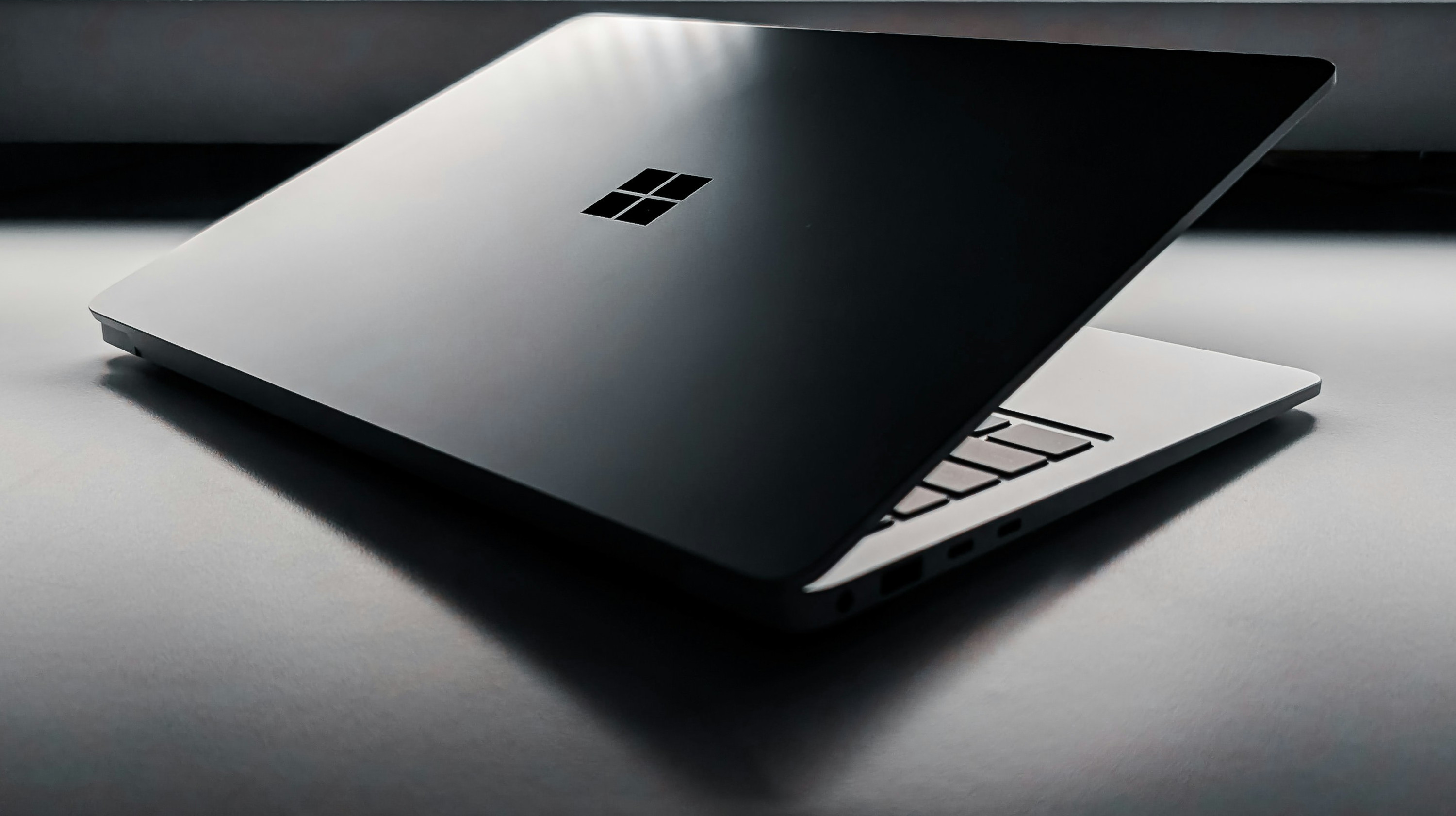 Titelmotiv des Blogartikels zum Thema: Was ist Windows? Merkmale, Versionen und mehr