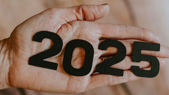 Titelmotiv des Blogartikel zum Thema: Das neue WordPress-Standardtheme Twenty Twenty-Five auf dem Prüfstand: Für welche Projekte eignet es sich am besten?