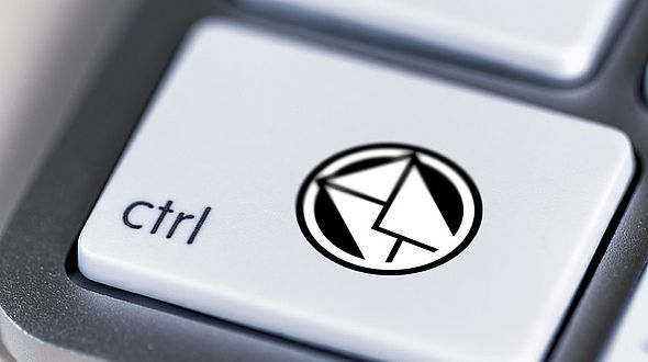 Titelmotiv des Blogartikels zum Thema: E-Mail richtig einrichten: So vermeidest du die 10 häufigsten Konfigurationsfehler