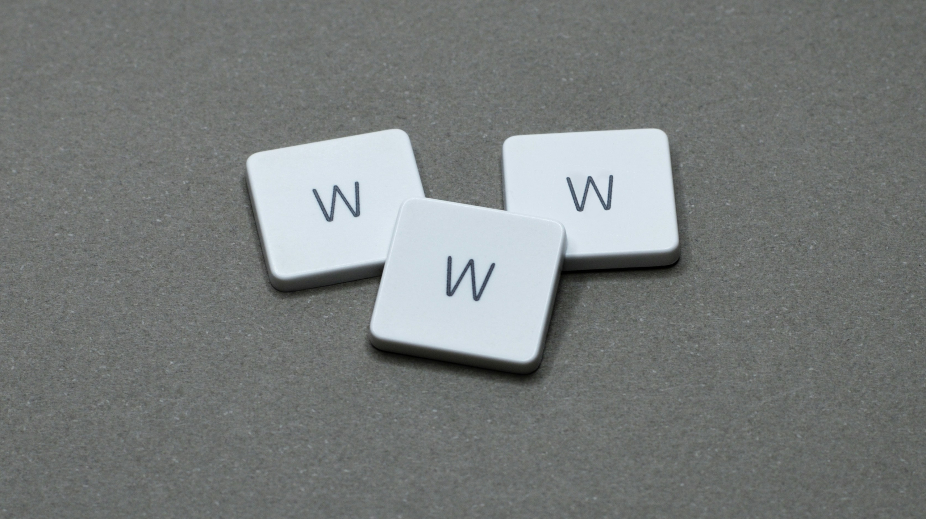 Titelmotiv des Blogartikels zum Thema: 5 Gründe, warum du dir jetzt eine Business-Domain wie .gmbh sichern solltest