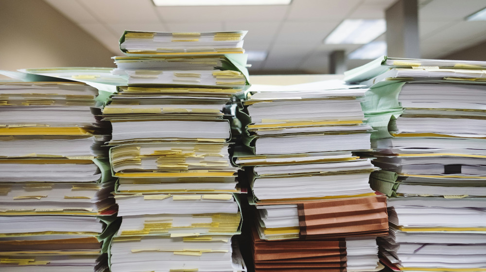 Titelmotiv des Blogartikels zum Thema: Dokumentenmanagement: Vorteile, Tools und DMS-Software für Unternehmen