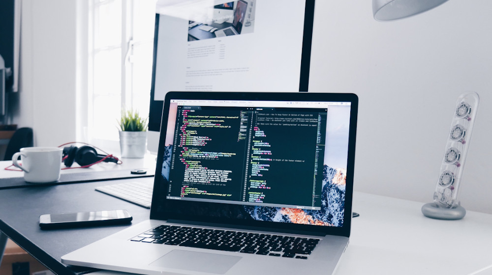 Titelmotiv des Blogartikels zum Thema: Single Page Web Applications: Vorteile, Funktionsweise und SEO im Überblick