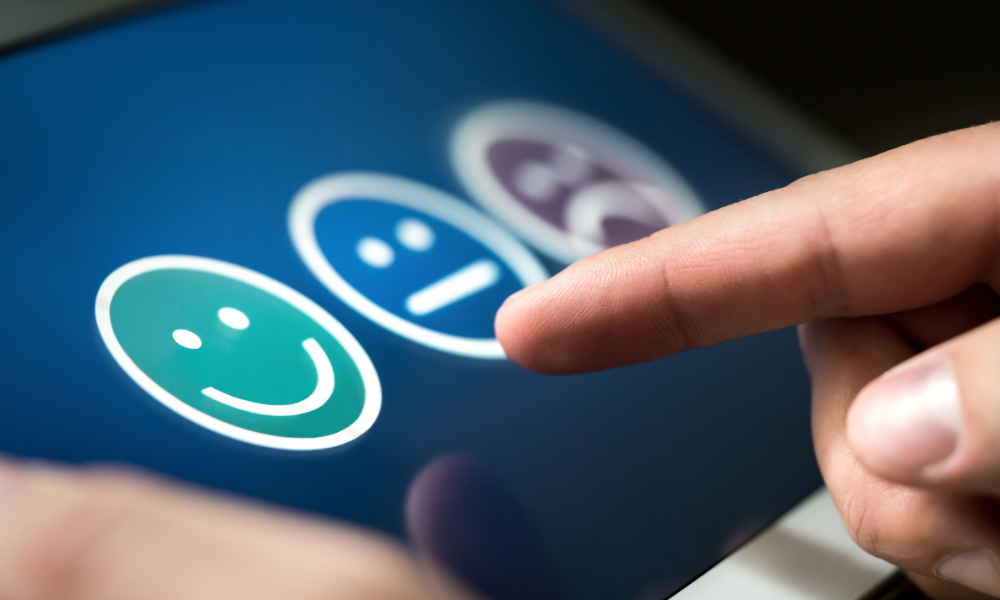 cómo los chatbots mejoran la experiencia del cliente