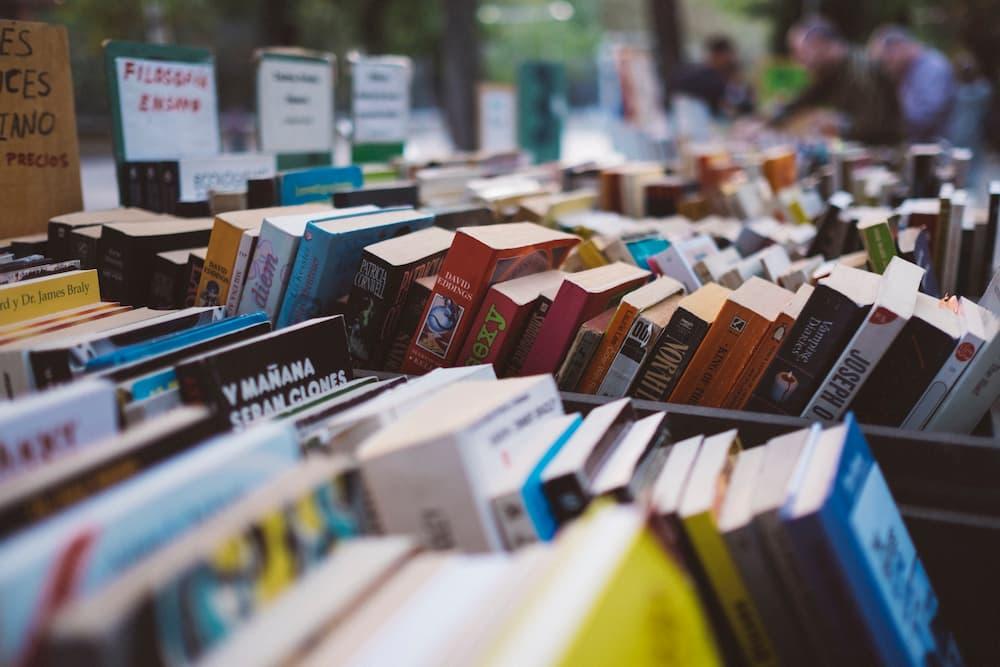 Vender en Facebook es una opción más, pero la venta de libros en mercados abiertos