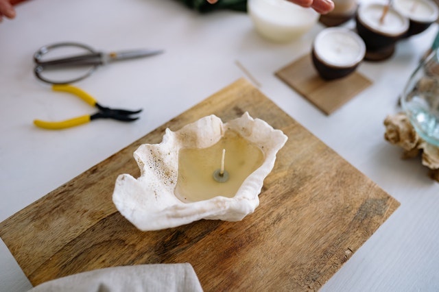 Candle wax cooling in a shell