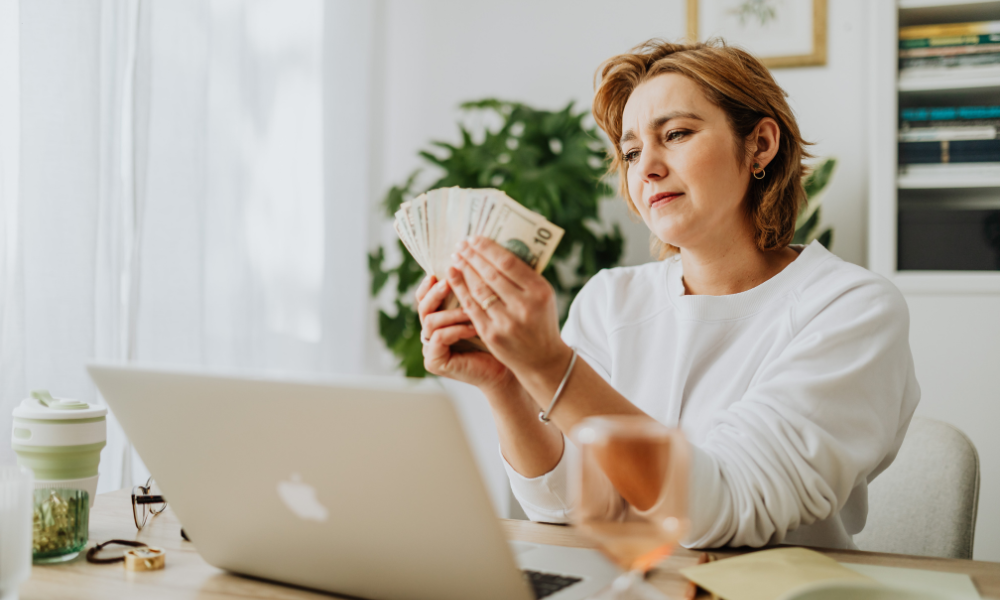 dinero universidad body