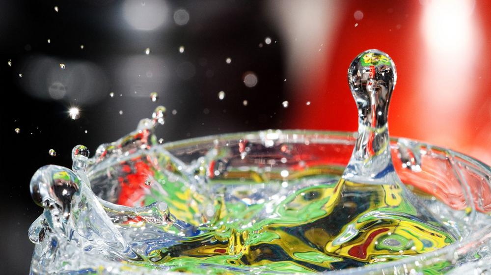 water in glass to represent fluidity of responsive web design