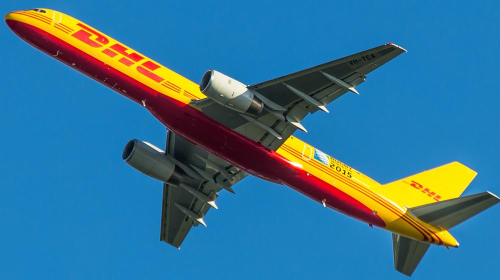 A plane ot represent international shipping.