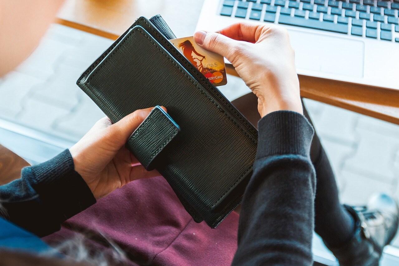 Payment Methods: 10 Types of Payment Options | GoDaddy Blog