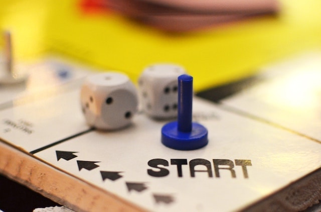 Get Online Gameboard Start with Dice