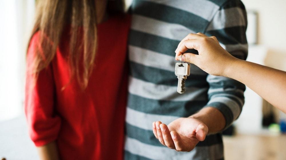 Real Estate Business Ideas Couple Receiving Keys