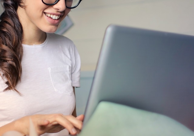 Using Online Business Directories Woman