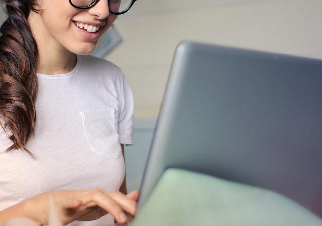 Using Online Business Directories Woman