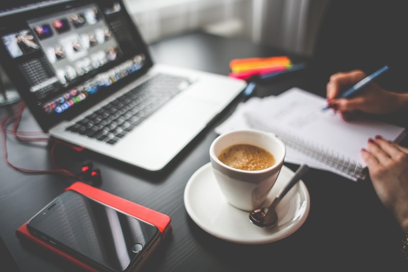 7 web design certifications you can use to increase your hourly rate